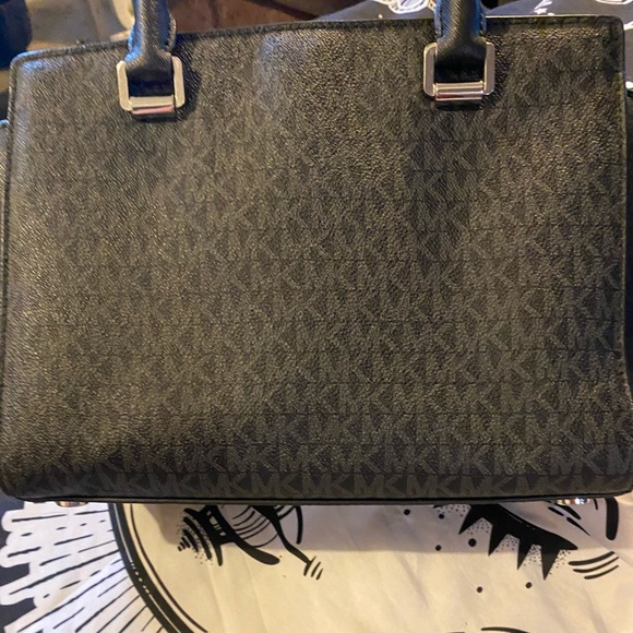 MICHAEL KOHRS HANDBAG & WALLET - Picture 9 of 16